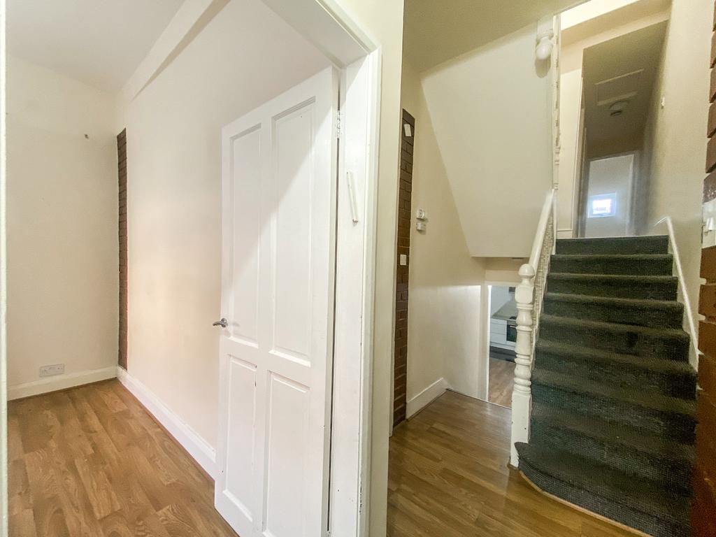 Seven Sisters Road, Seven Sisters, N15 4 bed terraced house £2,708