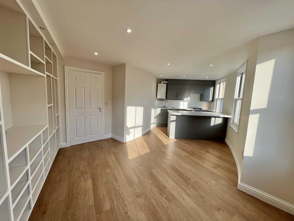 Wood Street, Wallingford 2 bed apartment £1,000 pcm (£231 pw)