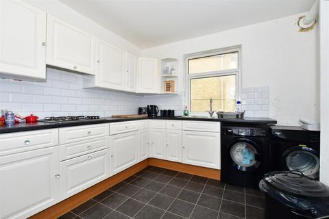 27a Carlton Avenue, Broadstairs, CT10 1AG