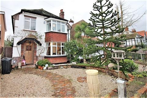 3 bedroom detached house for sale - Connaught Gardens West, Clacton on Sea