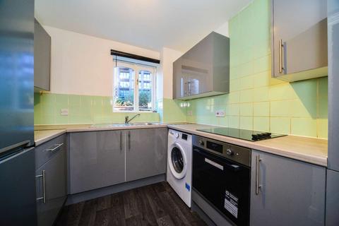 2 bedroom flat to rent, Century House, Lewisham, London