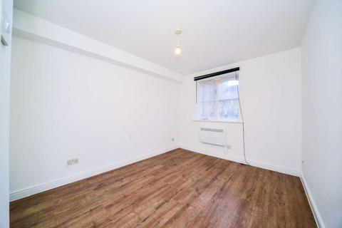 2 bedroom flat to rent, Century House, Lewisham, London