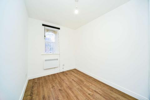 2 bedroom flat to rent, Century House, Lewisham, London