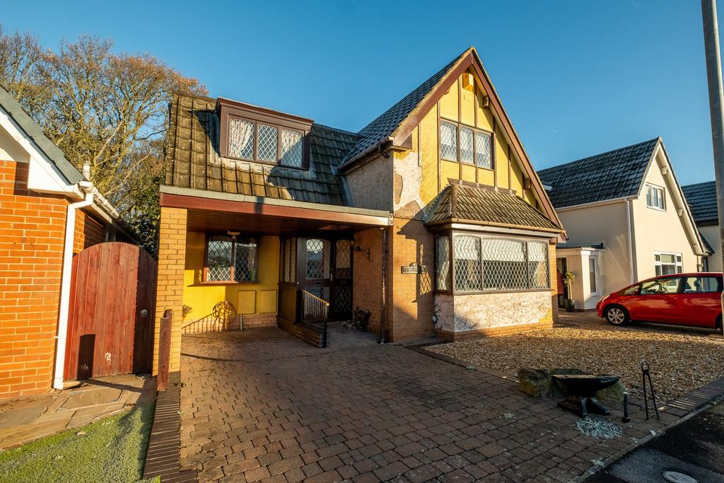 Forest Drive, Lytham St. Annes, FY8 2 bed detached house £340,000