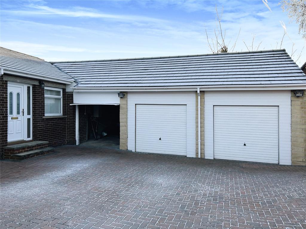 Hoylake Avenue, Fixby, Huddersfield, HD2 4 bed bungalow to rent £
