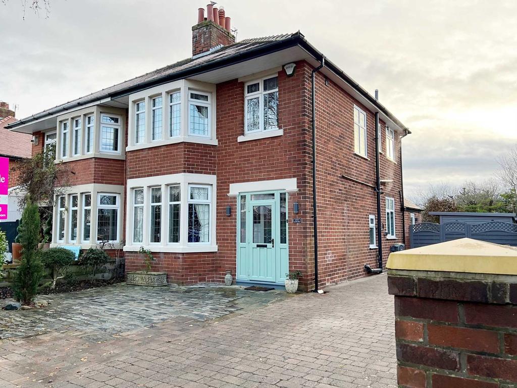 Albany Road, Ansdell, Lytham St. Annes 2 bed semidetached house £389,950