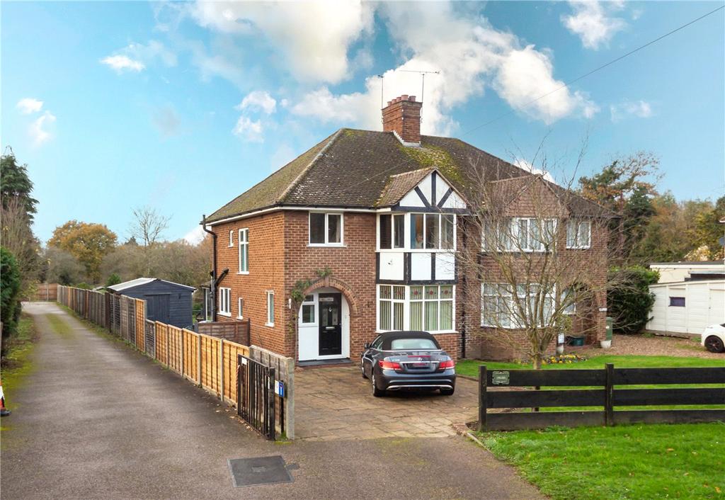 Roestock Lane, Colney Heath, St.... 3 bed semidetached house £600,000