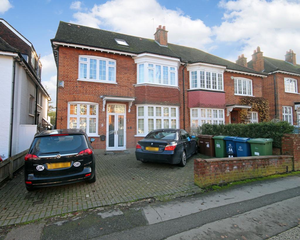 West End Avenue, Pinner, HA5 3 bed £650,000