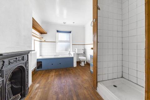 197 Boundary Road, Woking, GU21 5BU