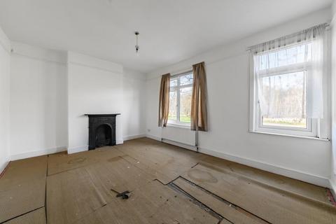 197 Boundary Road, Woking, GU21 5BU