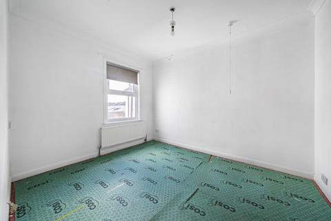 197 Boundary Road, Woking, GU21 5BU