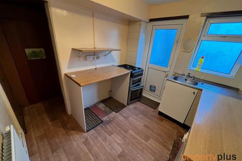 8 Oakfield Terrace, Tonypandy, CF40 2TE