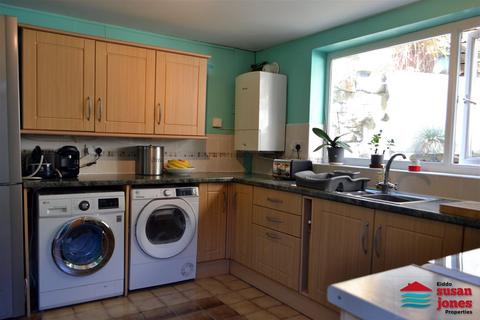 3 bedroom end of terrace house for sale, Abererch Road, Pwllheli LL53