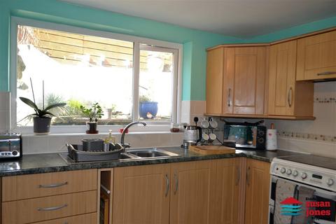 3 bedroom end of terrace house for sale, Abererch Road, Pwllheli LL53