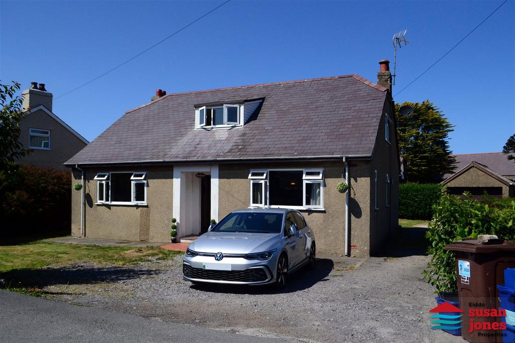 Nefyn, Pen Llyn Peninsula 3 bed detached bungalow for sale £285,000