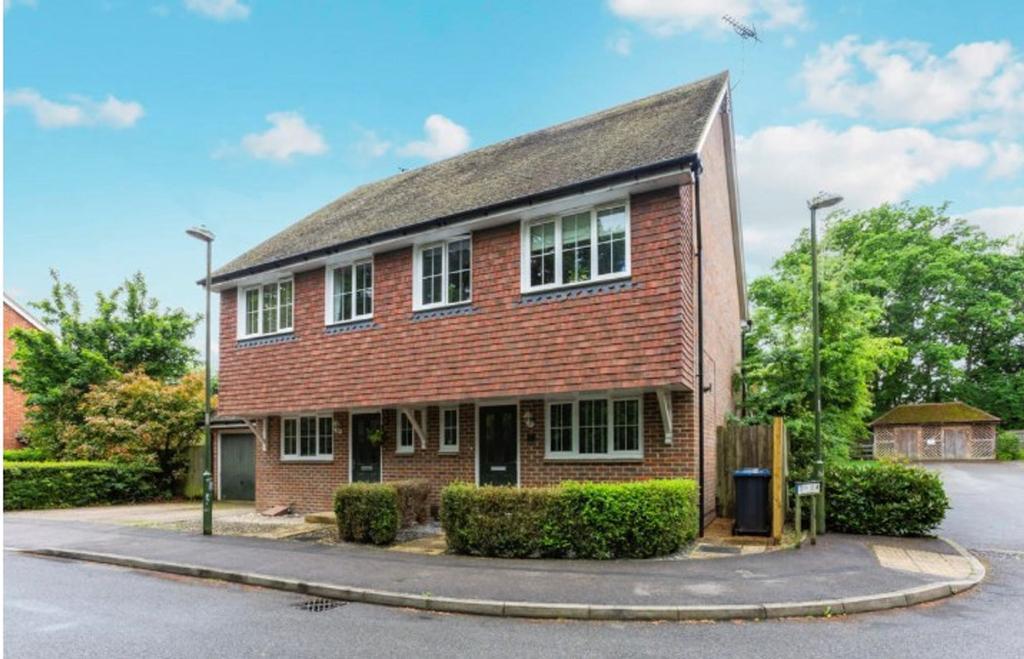 Sycamore Drive, Burgess Hill, RH15 3 bed semidetached house for sale