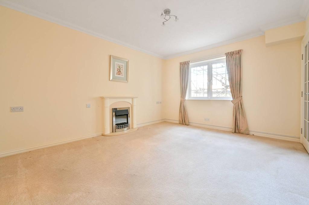 Beaufort Lodge, Grove Road, Woking, GU21 1 bed flat for sale - £150,000