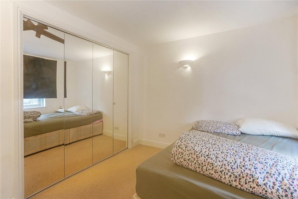 Vanguard Building, Millennium Harbour, London, E14 2 bed apartment £