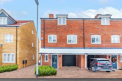 3 bedroom townhouse to rent, Zoffany Place, Hemel Hempstead, HP2