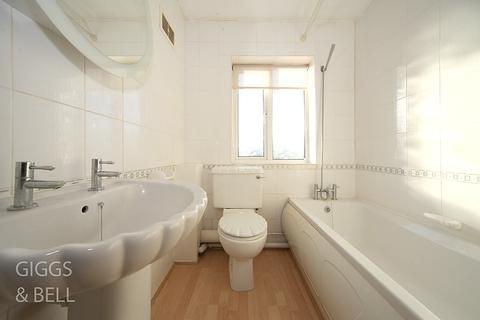 16 Linbridge Way, Luton, LU2 9TU