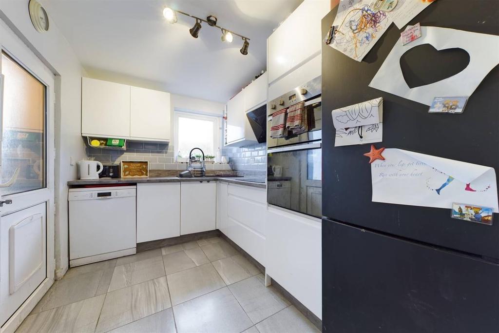 Colley End Park, Paignton 3 bed terraced house £1,050 pcm (£242 pw)