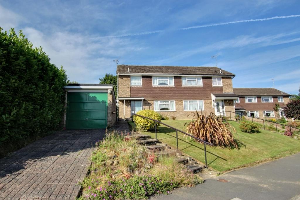 Pembury Close, Haywards Heath, RH16 3 bed property £425,000