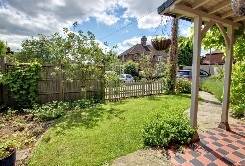 Oakhurst, Haywards Heath, RH16 2 bed property for sale £425,000