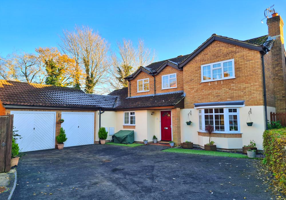 The Limes, Marchwood SO40 4 bed detached house for sale £600,000