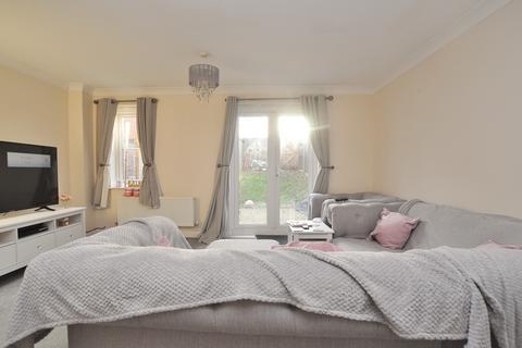 4 bedroom townhouse to rent, Carisbrooke Close, Stevenage, SG2
