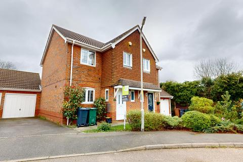 3 bedroom semi-detached house to rent - Harrow Way, Chartfields, Ashford, Kent TN23 3JB