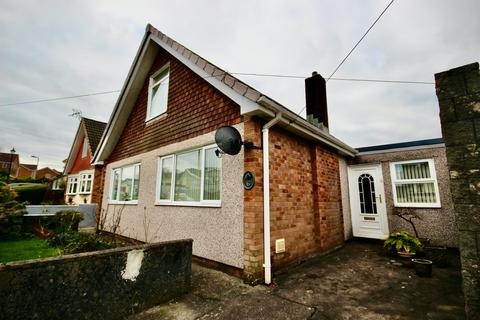4 bedroom bungalow for sale - Telford Close, Penpedairheol, Hengoed