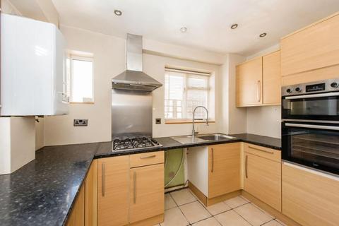 3 bedroom semi-detached house for sale - Victory Park Road, Addlestones, Surrey, KT15 2AX