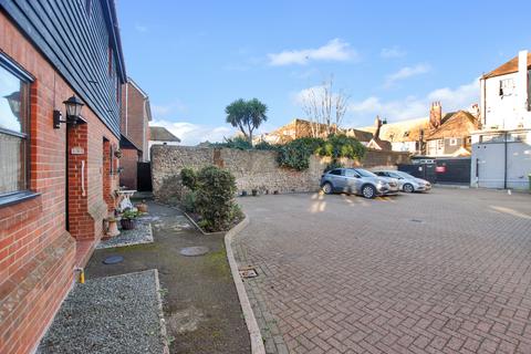 3 Claridge Mews, Hythe, CT21 5BQ
