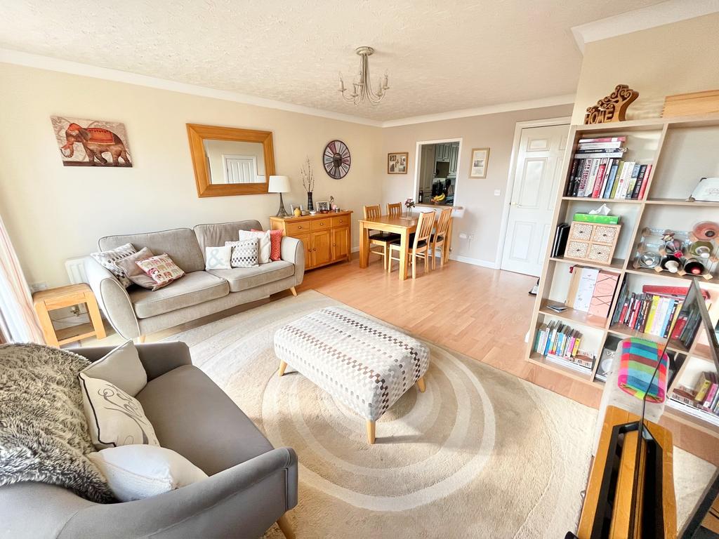 Kittiwake Drive The Willows Torquay 3 bed end of terrace house £