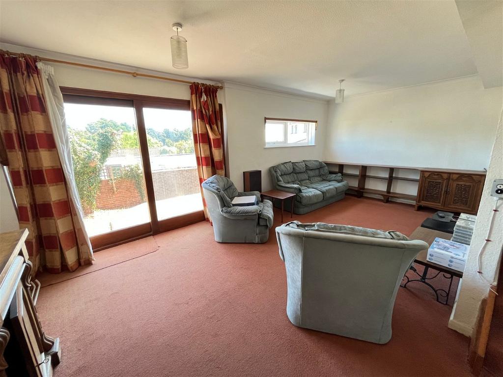 Arden Drive Torquay 3 bed semidetached house £214,950