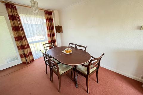 9 Arden Drive, Torquay, TQ2 6DZ