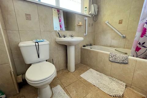 9 Arden Drive, Torquay, TQ2 6DZ