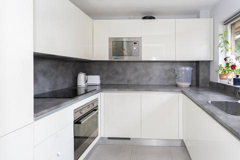 32 Richards Close, Bushey, WD23 4JB