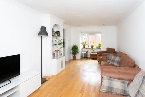 32 Richards Close, Bushey, WD23 4JB