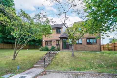 32 Richards Close, Bushey, WD23 4JB
