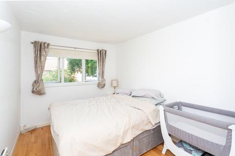 32 Richards Close, Bushey, WD23 4JB