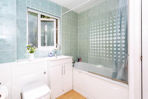 32 Richards Close, Bushey, WD23 4JB