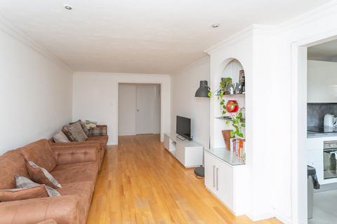32 Richards Close, Bushey, WD23 4JB