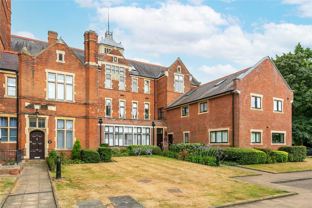 Royal Connaught Drive, Bushey, Hertfordshire, WD23 2 bed for sale £550,000
