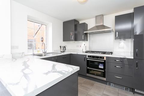 8 Griffiths Close, Bushey, WD23 3EY