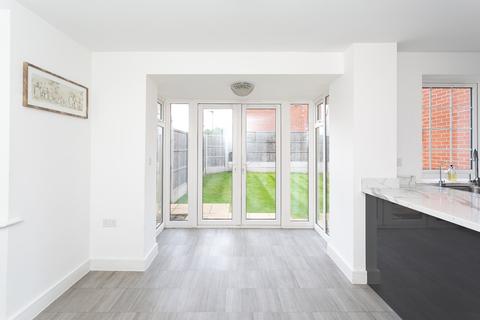 8 Griffiths Close, Bushey, WD23 3EY