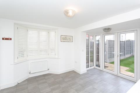 8 Griffiths Close, Bushey, WD23 3EY