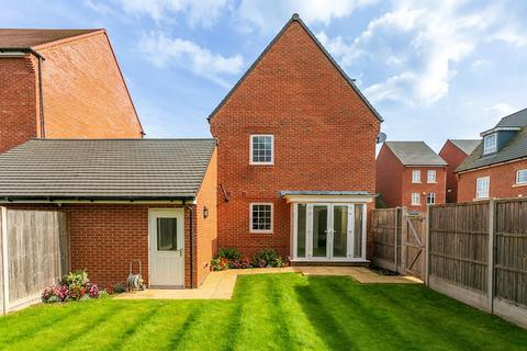 8 Griffiths Close, Bushey, WD23 3EY
