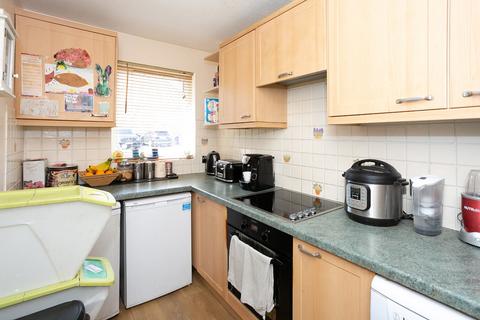 3 Oak Path, Bushey, WD23 4UJ