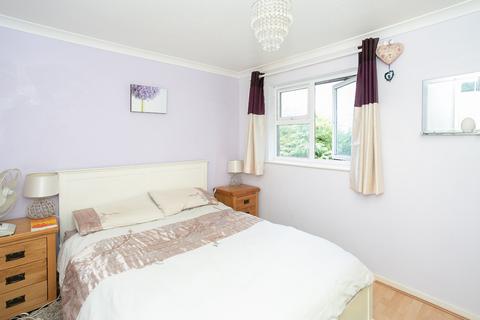 3 Oak Path, Bushey, WD23 4UJ